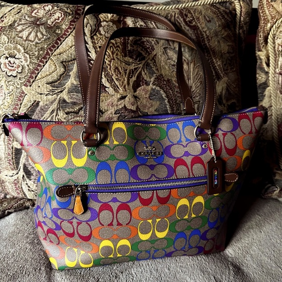Coach Rainbow Tote in Signature Canvas - Picture 1 of 3